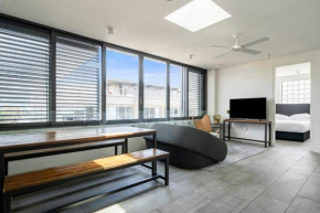 Radiant 2BR Top-Level Unit with Wi-Fi near Bondi Beach